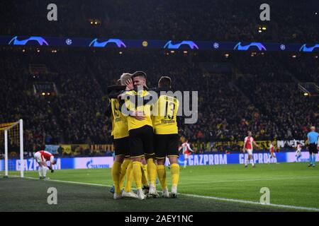 Après l'goaljubel 2-1 um gardien Julian Brandt (Borussia Dortmund). GES / football / Ligue des Champions : Borussia Dortmund - Slavia Prague, 10.12.2019 - Football / Soccer / Ligue des Champions : Borussia Dortmund vs SK Slavia Prague, Dortmund, Dec 10, 2019 | dans le monde entier Banque D'Images