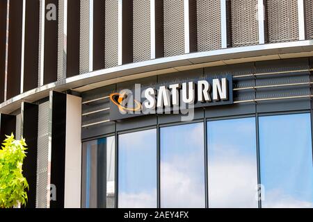 Le logo d'un magasin d'électronique Saturn du Skyline Plaza shopping mall dans FrankfurtFrankfurt, Hesse/Deutschland - 13 juillet 2019 Banque D'Images