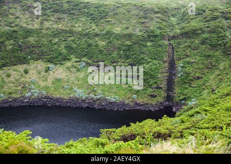 Vue de Lagoa Comprida en un jour brumeux, Flores, Açores, Portugal Banque D'Images