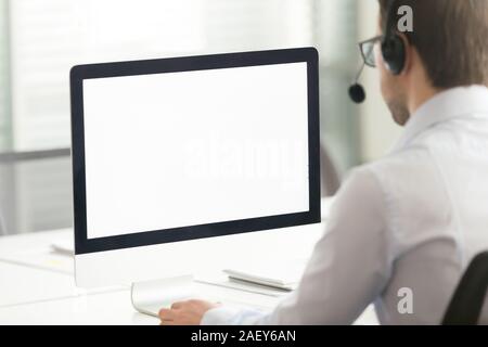 Agent de centre d'appel de sexe masculin en client consulter casque Banque D'Images