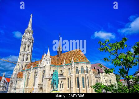 L'église de l'Assomption de la château de Buda, plus communément connue sous le nom de l'église Matthias, situé à Budapest, Hongrie. Banque D'Images