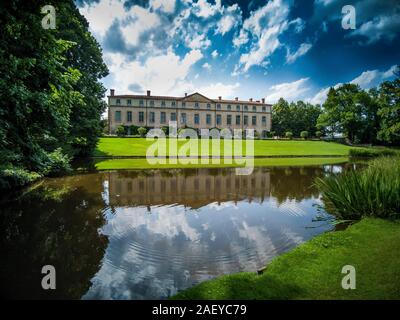 ) Château de Parentignat Banque D'Images