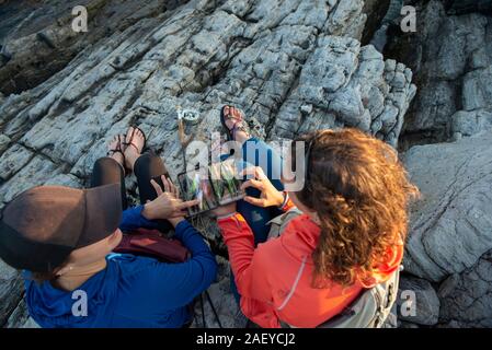 Choisir la meilleure mouche pour chasser le bar sur la côte du Maine. Banque D'Images