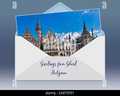 Une enveloppe avec une photo et les salutations de légende. Vue depuis le Korenlei sur la rivière Lys à la maisons historiques de Graslei. Dans la ba Banque D'Images