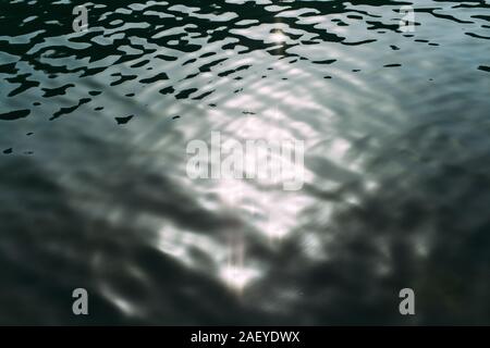 Patch de la lumière réfléchie sur l'eau Banque D'Images