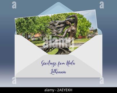Une enveloppe avec une photo et les salutations de légende. La sculpture de bronze de Malines a été créé en 2013 par le sculpteur Juozas Ruzgas. Banque D'Images