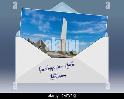 Une enveloppe avec une photo et les salutations de légende. Le cadran solaire calendrier a été construit en 1995. Il est situé sur la dune de Parnidis dans Nida Banque D'Images