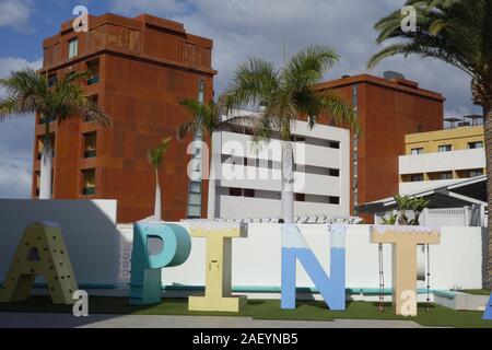 La Pinta Playa Puerto Colón, Tenerife, Canary Island, une île espagnole, l'Espagne, au large de la côte nord de l'Afrique de l'ouest. Banque D'Images