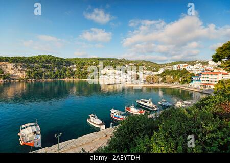 Le port de Patitiri Alonissos island, Grèce Banque D'Images