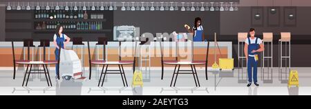 L'équipe de nettoyeurs de travailler ensemble mix race concierges en uniforme du service de nettoyage d'entretien de plancher intérieur café moderne concept pleine longueur horizontale vector illustration Illustration de Vecteur