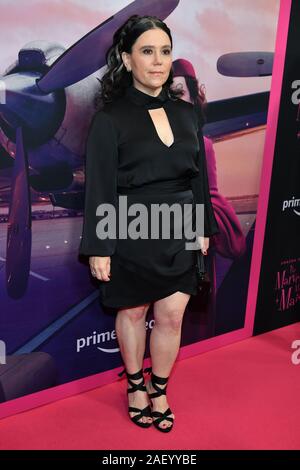 Alex Borstein assiste à la merveilleuse Mme Maisel saison 3 TV show premiere à MoMA le 4 décembre 2019 à New York. Banque D'Images