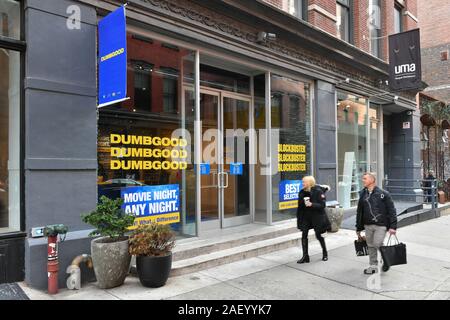 Dumbgood x Blockbuster pop up store, New York, USA - 06 Dec 2019 - Le pop-up est fait pour imiter la mise en place d'un blockbuster classique magasin de franchise, fe Banque D'Images