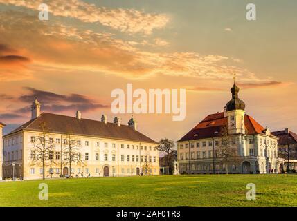 Centre historique de Altotting en Bavière sur un coucher de soleil. L'Allemagne. Banque D'Images