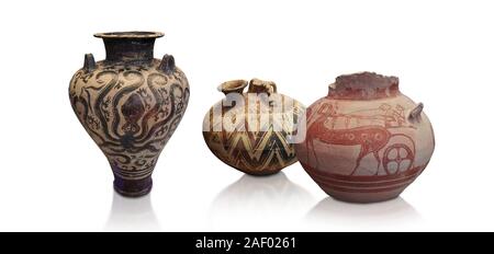 Vases et pots mycénienne illustrant les pieuvres et chars, mycénienne Musée National Archéologique d'Athènes. Gauche : trois traités Style Mycenaea Palace Banque D'Images