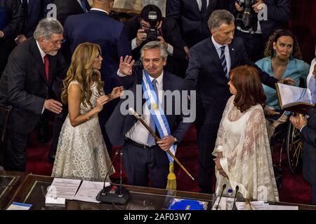 Buenos Aires, capitale fédérale, l'Argentine. Dec 10, 2019. Le Président de l'argentine Alberto Fernandez et Vice-présidente Cristina Fernandez de Kirchner après avoir pris le serment d'office au Congrès. Credit : Roberto Almeida Aveledo/ZUMA/Alamy Fil Live News Banque D'Images