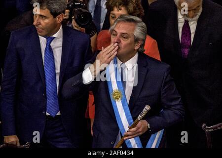 Buenos Aires, capitale fédérale, l'Argentine. Dec 10, 2019. Le Président de l'argentine Alberto FERNANDEZ après avoir pris le serment d'office au Congrès. Credit : Roberto Almeida Aveledo/ZUMA/Alamy Fil Live News Banque D'Images