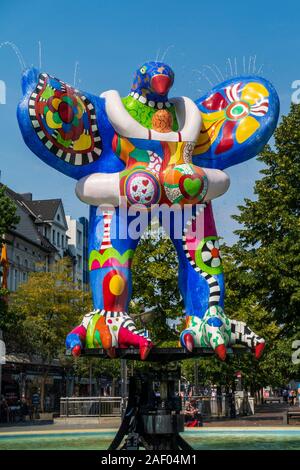 Fontaine de Lifesaver sur Brunnenmeile, sculpture de Niki de Saint Phalle et Jean Tinguely, Duisburg, Rhénanie-du-Nord-Westphalie, Allemagne, Europe Banque D'Images