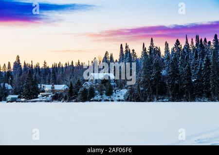 Forêt Laurentienne en hiver, le parc national du Mont-Tremblant, Canada Banque D'Images