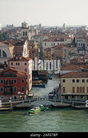 Venise Italie : Vue aérienne du quartier Dorsoduro, canal Rio de S. Trovaso Banque D'Images