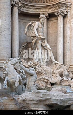 Neptune, détail de la fontaine de Trevi à Rome, Italie. Banque D'Images