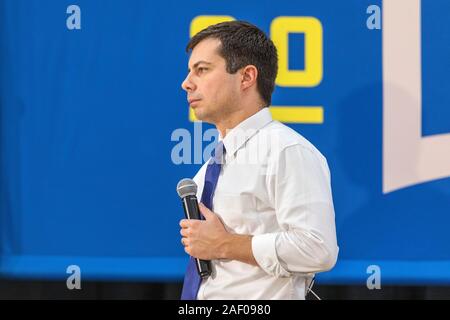Pete maire Buttigieg tenant une campagne présidentielle rassemblement à une école intermédiaire à Washington, Iowa, États-Unis. Banque D'Images