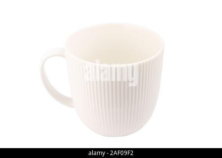 Gros plan Vue de dessus de la porcelaine blanche vide tasse à café avec cannelures verticales isolées sur fond de rayures de secours Banque D'Images