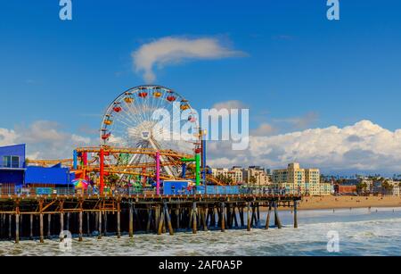 Los Angeles, USA, mars 2019, grande roue à Pacific Park sur Santa Monica Pier Banque D'Images