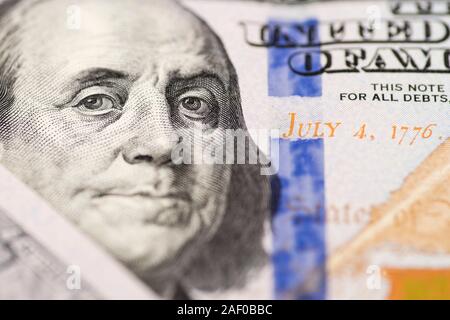 Portrait de Benjamin Franklin à partir de 100 dollars Le projet de loi. Le visage de Benjamin Franklin sur le billet de cent dollars, fonds, close-up. Banque D'Images