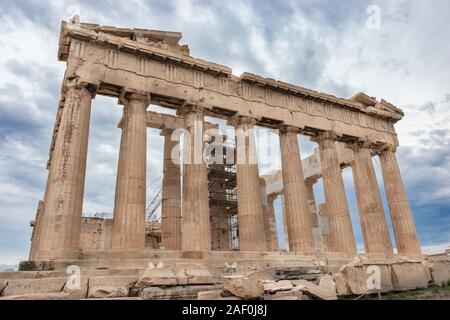 L'ancien temple du Parthénon sur l'acropole d'Athènes, Grèce, dédié à la déesse Athéna Banque D'Images