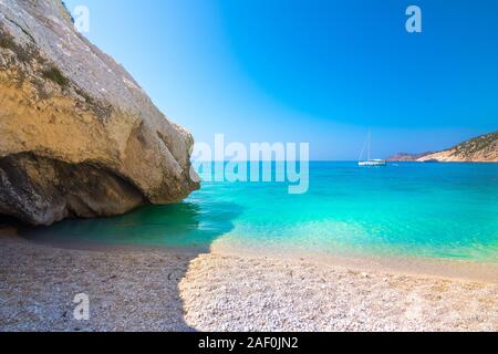 Célèbre Plage de Myrtos sur l'île de Céphalonie, Grèce. Banque D'Images