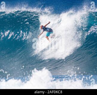 Haleiwa, Hawaii, USA. Dec 11, 2019. Kelly Slater en photo pendant 8 chaleur dans la ronde de 32, où il a surfé sur une vague parfaite à 10 le Billabong Pipe Masters 2019 Tournoi à la mémoire d'Andy Irons au dans Banzai Pipeline Haleiwa, bonjour le 11 décembre 2019. Crédit : Erik Kabik Photography/media/Alamy Punch Live News Banque D'Images