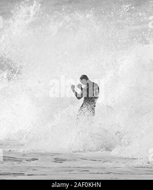 Haleiwa, Hawaii, USA. Dec 11, 2019. Kelly Slater en photo pendant 8 chaleur dans la ronde de 32, où il a surfé sur une vague parfaite à 10 le Billabong Pipe Masters 2019 Tournoi à la mémoire d'Andy Irons au dans Banzai Pipeline Haleiwa, bonjour le 11 décembre 2019. Crédit : Erik Kabik Photography/media/Alamy Punch Live News Banque D'Images