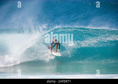 Haleiwa, Hawaii, USA. Dec 11, 2019. Kelly Slater en photo pendant 8 chaleur dans la ronde de 32, où il a surfé sur une vague parfaite à 10 le Billabong Pipe Masters 2019 Tournoi à la mémoire d'Andy Irons au dans Banzai Pipeline Haleiwa, bonjour le 11 décembre 2019. Crédit : Erik Kabik Photography/media/Alamy Punch Live News Banque D'Images