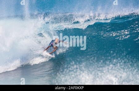 Haleiwa, Hawaii, USA. Dec 11, 2019. Kelly Slater en photo pendant 8 chaleur dans la ronde de 32, où il a surfé sur une vague parfaite à 10 le Billabong Pipe Masters 2019 Tournoi à la mémoire d'Andy Irons au dans Banzai Pipeline Haleiwa, bonjour le 11 décembre 2019. Crédit : Erik Kabik Photography/media/Alamy Punch Live News Banque D'Images