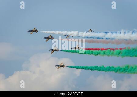 Al Fursans (les chevaliers), l'équipe de démonstration de la voltige aérienne de Emirats Arabes Unis. Fahi Airhow, Sliac Slovaquie, 2017 Banque D'Images