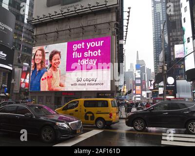 Publicité pour les vaccins contre la grippe à Times Square à New York City Banque D'Images