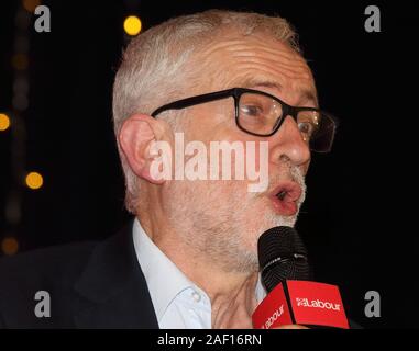 Bedford, Royaume-Uni. Dec 11, 2019. La chef du Parti du travail Jeremy Corbyn prononce un discours lors de la dernière journée de la campagne électorale à Addison Howard Center. Credit : SOPA/Alamy Images Limited Live News Banque D'Images