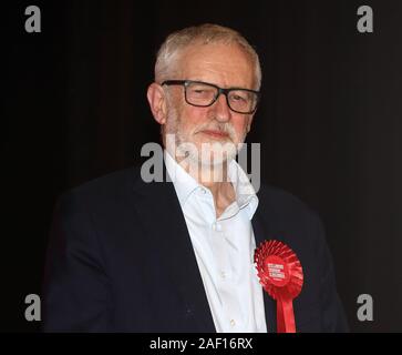 Bedford, Royaume-Uni. Dec 11, 2019. La chef du Parti du travail Jeremy Corbyn prononce un discours lors de la dernière journée de la campagne électorale à Addison Howard Center. Credit : SOPA/Alamy Images Limited Live News Banque D'Images