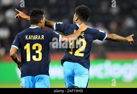 Doha, Qatar. Dec 11, 2019. Amy Roine (R) de Hienghene Sport Club célébrer avec coéquipier Roy Kayara (L) après avoir marqué le but lors de la Coupe du Monde des Clubs de la FIFA 2019 premier tour du Qatar entre le Qatar's Al-Sadd SC et la Nouvelle Calédonie Hienghene Sport au Jassim bin Hamad Stadium de Doha, capitale du Qatar, le 11 décembre 2019. Credit : Nikku/Xinhua/Alamy Live News Banque D'Images