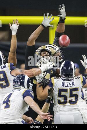 New Orleans, États-Unis. Dec 12, 2019. La Nouvelle Orleans Saints' ligne de défense à Los Angeles Rams Greg Zuerlein kicker's (4) objectif rubrique gagnants dans le NFC Championship à la Mercedes-Benz Superdome de la Nouvelle Orléans le 20 janvier 2019. Les Béliers défait les Saints 26-23 en prolongation pour passer au Super Bowl llll. Photo par Mark Wallheiser/UPI UPI : Crédit/Alamy Live News Banque D'Images