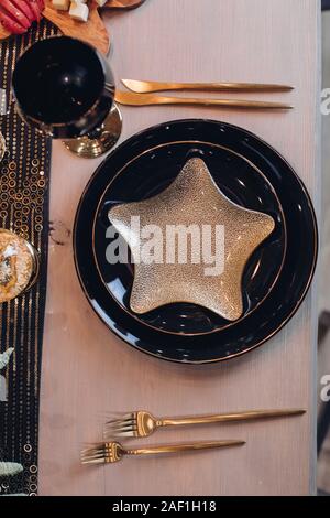 Table de noël élégant design réglage capturées à partir de ci-dessus Banque D'Images
