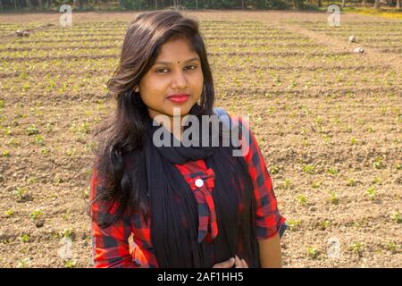 Belle Asiatique du Sud cute sweet young girl smiling and posing Banque D'Images