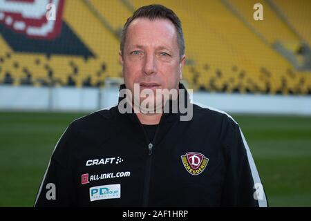 Dresde, Allemagne. Dec 10, 2019. Markus Kauczinski, entraîneur de Dynamo Dresde, est en marge d'une conférence de presse dans le stade. Kauczinski a signé un contrat jusqu'au 30 juin 2021 avec Dynamo Dresde, la deuxième société feu arrière. Credit : Sebastian Kahnert/dpa-Zentralbild/dpa/Alamy Live News Banque D'Images