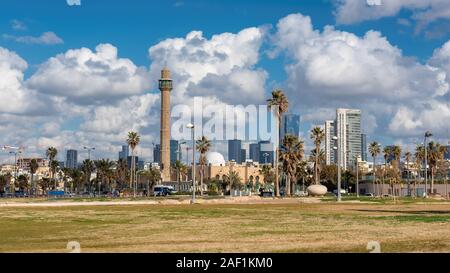 Tel Aviv City skyline at journée ensoleillée, Israël Banque D'Images
