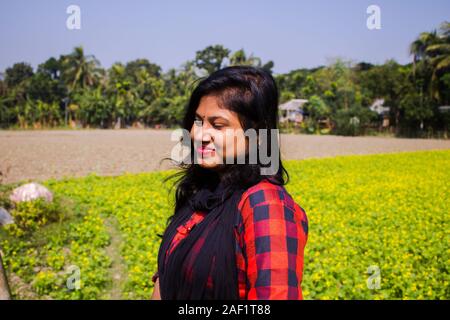 Belle Asiatique du Sud cute sweet young girl smiling and posing Banque D'Images