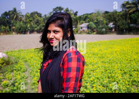 Belle Asiatique du Sud cute sweet young girl smiling and posing Banque D'Images