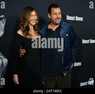 Hollywood, Californie, USA. Dec 12, 2019. Acteur Adam Sandler et sa femme Jackie Sandler assister à la première du film 'crime' au Gems Uncut ArcLight Cinema Dome dans la section Hollywood de Los Angeles le Mercredi, Décembre 11, 2019. Scénario : Howard Ratner (Adam Sandler), un bijoutier de la ville de New York charismatique toujours à la recherche de la prochaine grande partition. Credit : UPI/Alamy Live News Banque D'Images