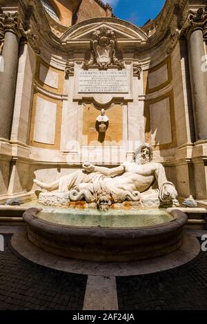 Vue de la colossale Statua di Fiume à l'intérieur les Musées du Capitole, Musei Capitolini Banque D'Images