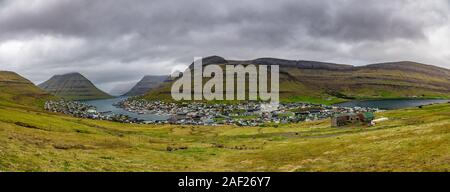 Ville sur l'île de Klaksvik Bordoy panorama, îles Féroé, Danemark Banque D'Images