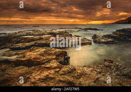 Sonnenuntergang am Mittelmeer, in Spanien an der Costa Calida bei Cabo de Palos. Utilisation dans le monde 28.12.16 | Banque D'Images